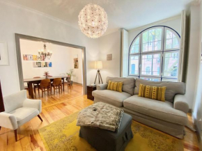 Отель Luxury Vintage apartment with all the comforts of home at the city centre, next to Marquês de Pombal  Лиссабон